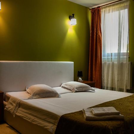 Pensiunea Clasic Pestisu Mare Bagian luar foto