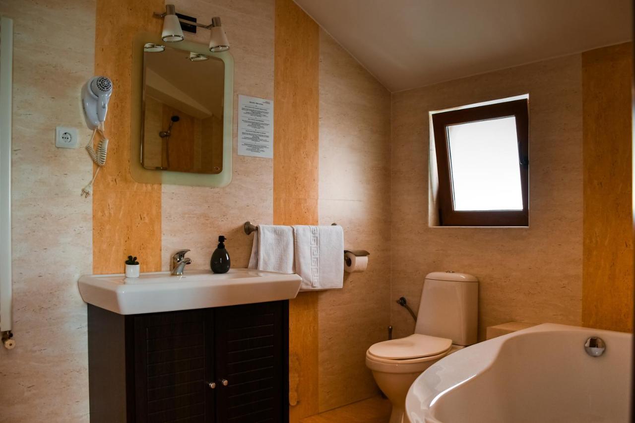 Pensiunea Clasic Pestisu Mare Bagian luar foto